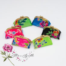 Load image into Gallery viewer, (Vintage Fabric) Random Clasp Style Ornaments
