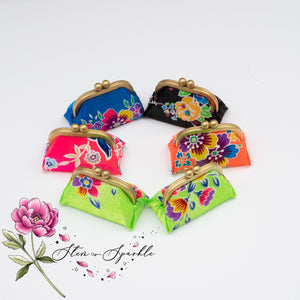 (Vintage Fabric) Random Clasp Style Ornaments