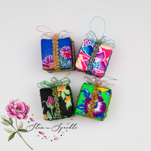 (Vintage Fabric) Random Presents Christmas Ornaments Set